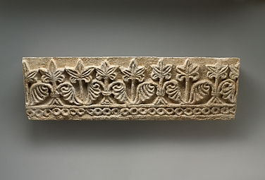 Wall frieze with row of leaves
