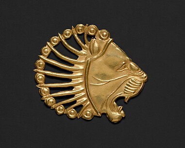 Applique in the shape of a lion's head