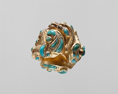 Pommel in the shape of coiled animals