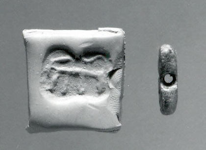 Rectangular plaque seal, indented at string holes