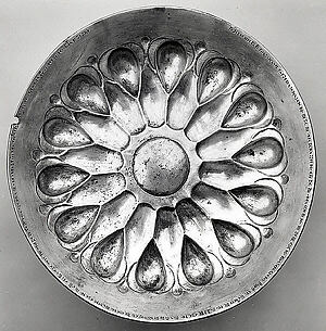 Lobed bowl with a royal inscription