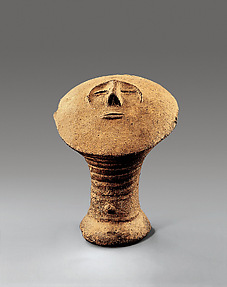 Memorial head (lid from a clan vessel)