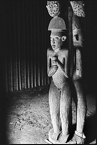 Laikom Court, detail of an interior pillar in the form of a retainer, attributed to Yu, celebrated fon and sculptor (1865–1912)