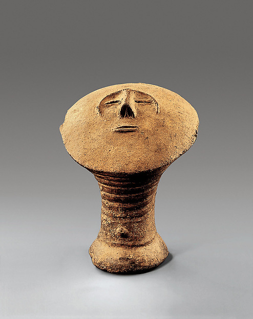 Memorial head (lid from a clan vessel)