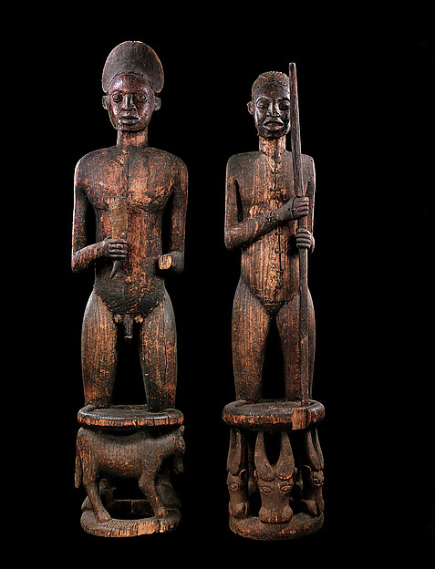 Commemorative thrones of Chief Tufoyn and Queen Mother Naya