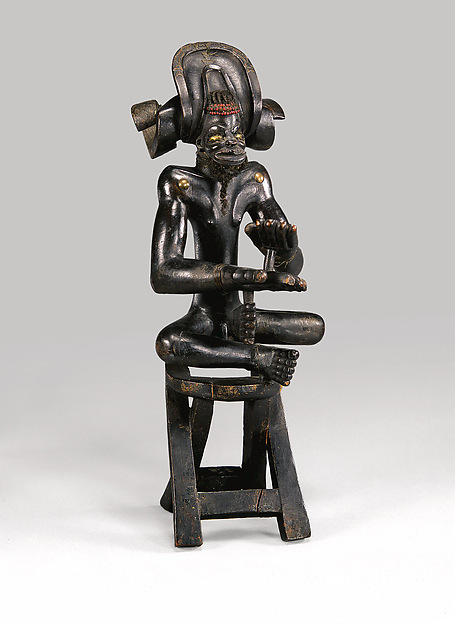 Commemorative figure of a chief