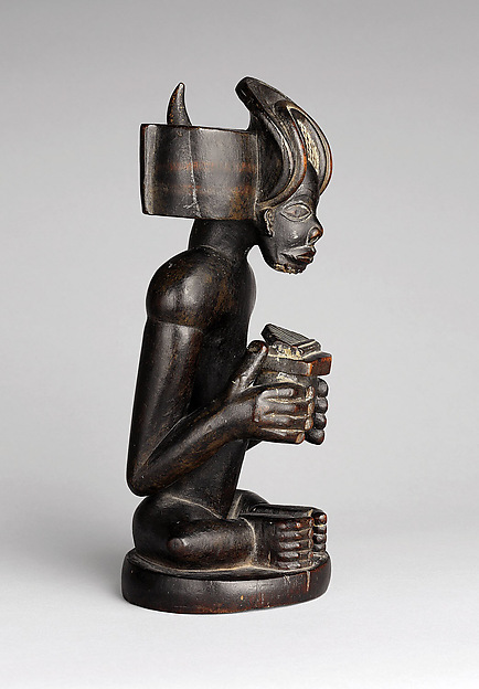 Commemorative figure of a chief playing a sanza (thumb piano)