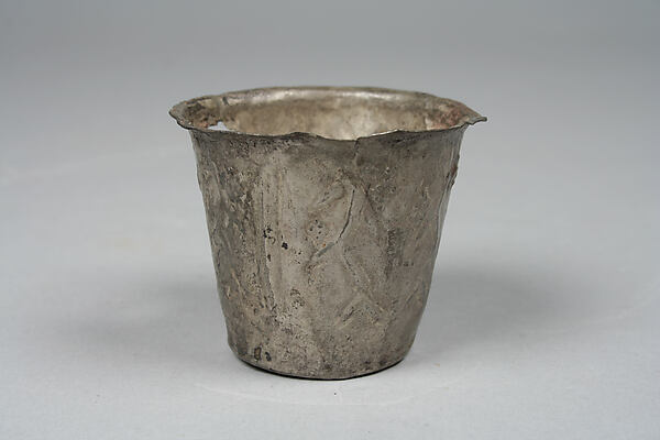 Beaker with embossed plants