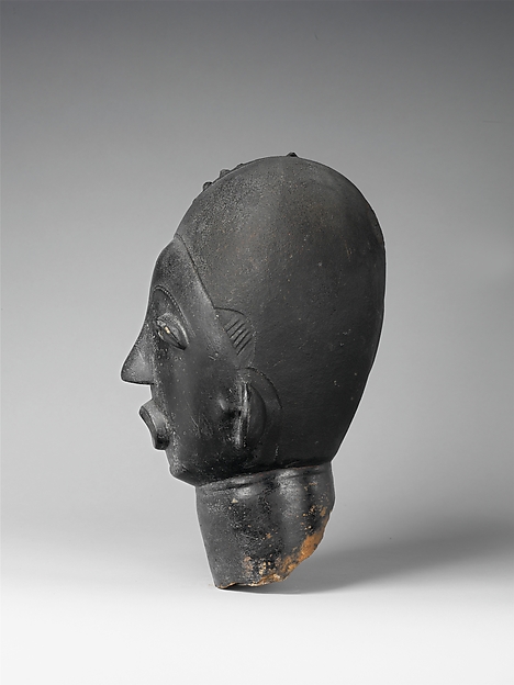 Memorial Head (Ntiri)