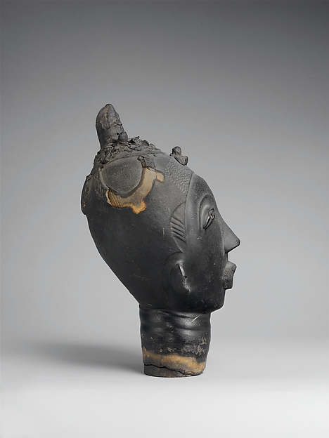 Memorial Head (Ntiri)