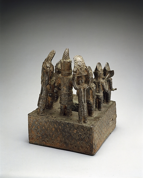 Altar Tableau: Queen Mother and Attendants