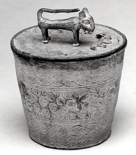 Lidded Vessel: Leopard and Prey