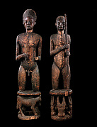 Commemorative thrones of Chief Tufoyn and Queen Mother Naya