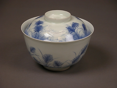 Covered Bowl with Design of Autumn Grass and Crescent Moon
