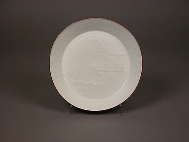 Dish with Design of Courtier Admiring Plum Blossoms