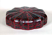 Lobulated Covered Box