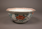 Octagonal Bowl with Design of Peonies