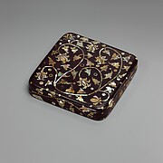 Small Box with Decoration of Peony Scrolls