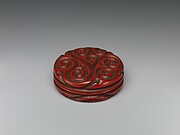 Box with “Fragrant Grass” Design

