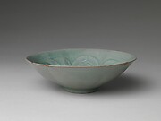 Bowl with Foliate Rim and Peony Decoration