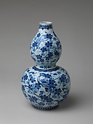 Gourd-Shaped Vase with Design of Gourds and Vines