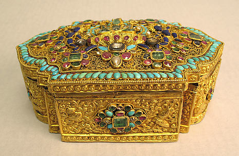 Leaf-Shaped Box