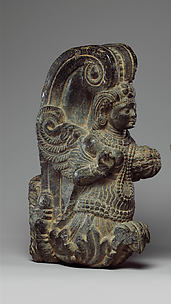 Garland Holder with a Winged Celestial