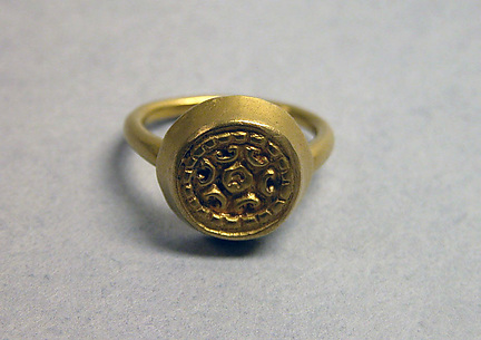 Ring with Circular Bezel with Abstract Design