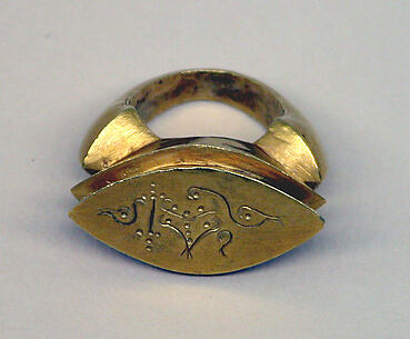 Stirrup-shaped Ring with Oblong Bezel and 