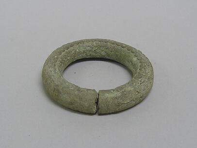 Hollow Bangle with Small Circular Patterns