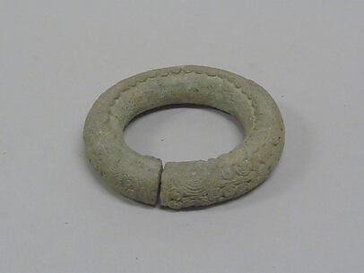 Hollow Bangle with Small Circular Patterns
