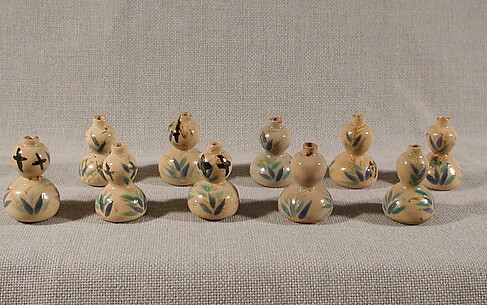 Set of Ten Gourd-Shaped Vessels with Reed Design