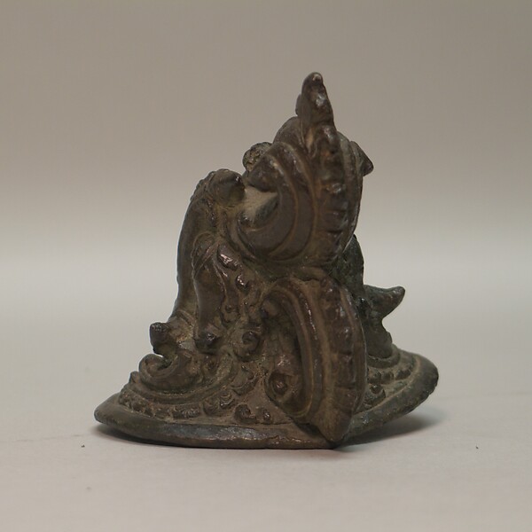 Makara-Shaped Handle