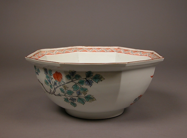 Octagonal Bowl with Design of Peonies