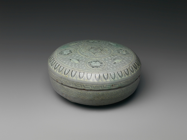 Box from Set of Five with Decoration of Cranes and Clouds
