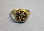 Ring with Circular Bezel with Abstract Design