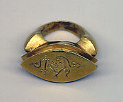 Stirrup-shaped Ring with Oblong Bezel and "Shankha"