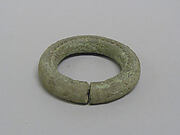 Hollow Bangle with Small Circular Patterns
