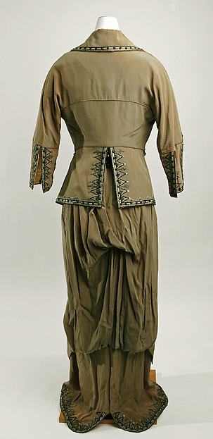 Promenade suit