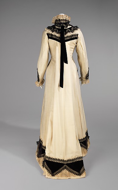 Tea gown