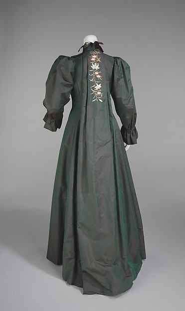 Tea gown