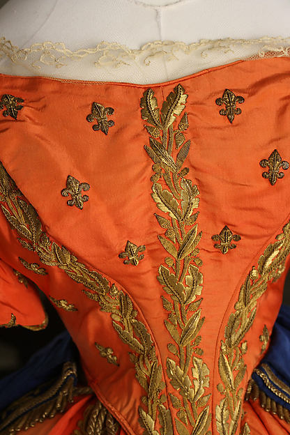Court ensemble