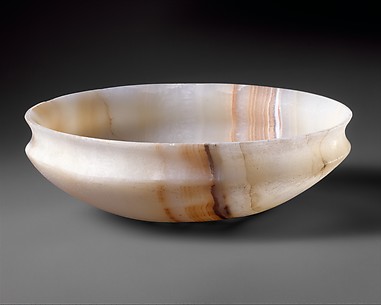 Shallow bowl with a recurved rim
