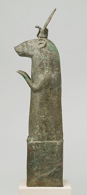 Otter statue