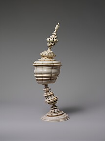 Standing cup