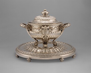 Tureen with cover and stand