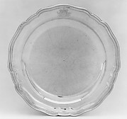Plate (one of a set of two, of graduated size)
