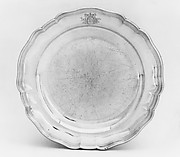 Plate (one of a set of two, of graduated size)
