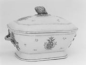 Tureen with cover (part of a service)