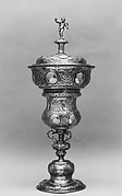 Standing cup with cover
